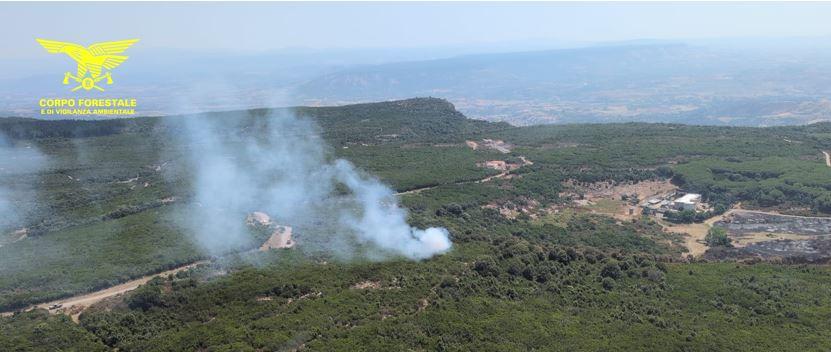 L’isola ancora nella morsa degli incendi, in azione nelle campagne due mezzi aerei e squadre da terra