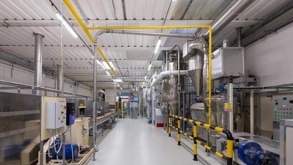 Uno dei laboratori dell'azienda di Bientina