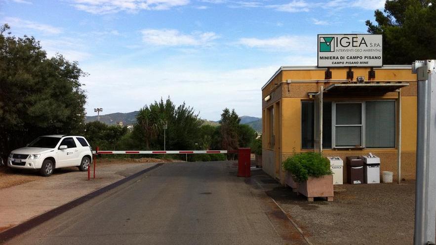 I lavoratori Igea protestano davanti allo stabilimento di Elmas