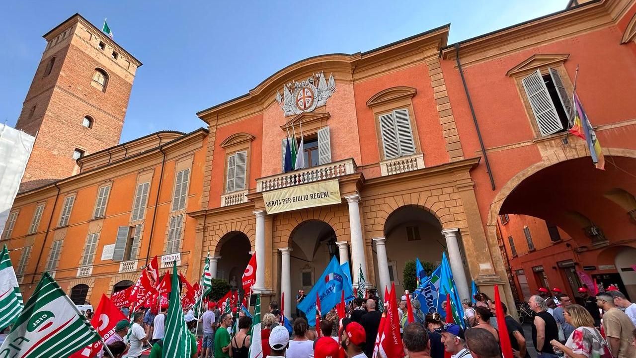 Crisi Realco, le voci dei lavoratori al presidio: «La situazione è disastrosa»