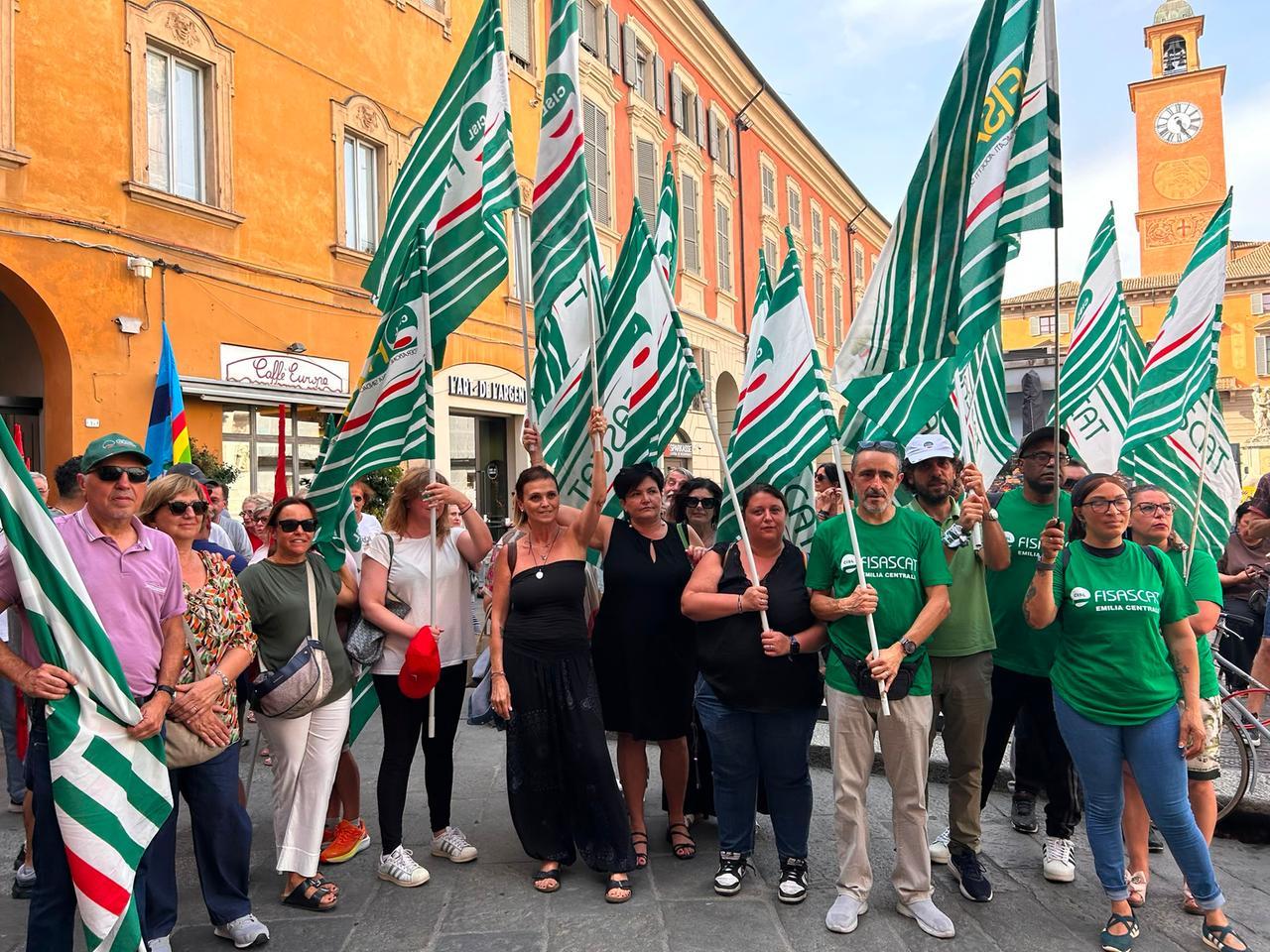 Crisi Realco, le voci dei lavoratori al presidio: «La situazione è disastrosa»