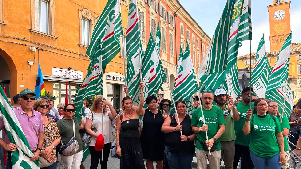 Crisi Realco, le voci dei lavoratori al presidio: «La situazione è disastrosa»