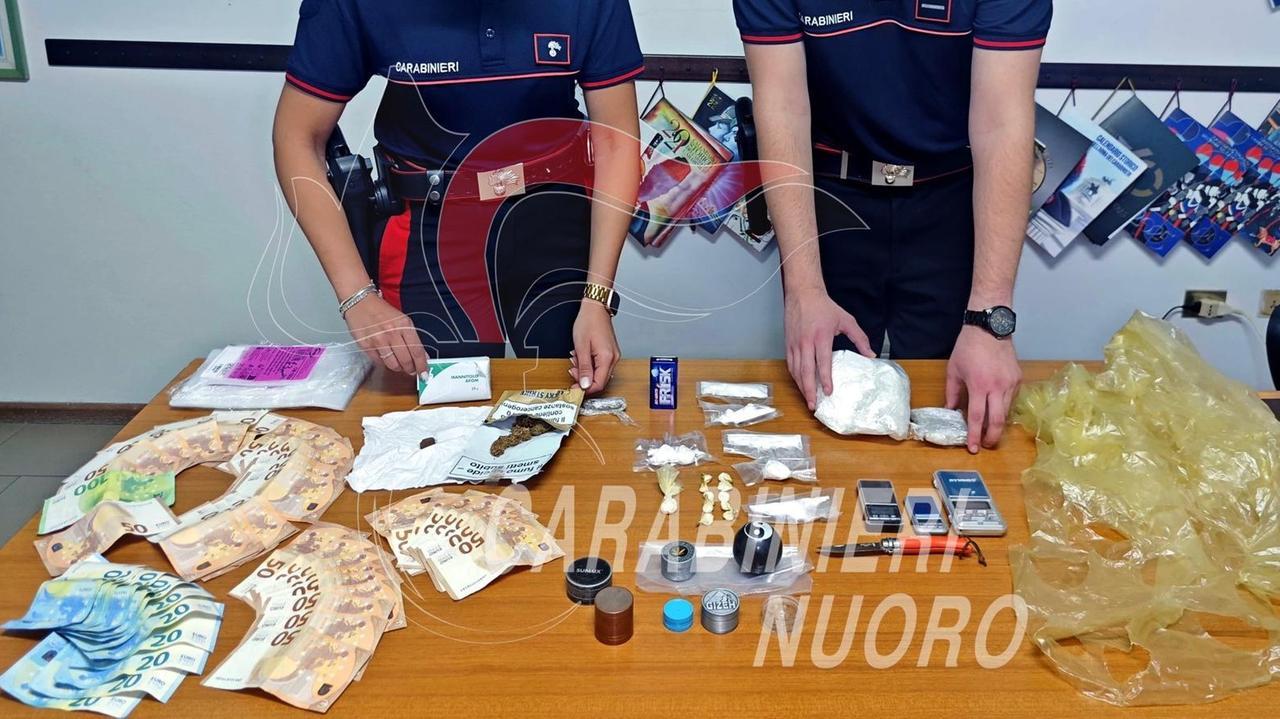 Cocaina, hashish e marijuana: scoperto un supermarket della droga – Due arresti