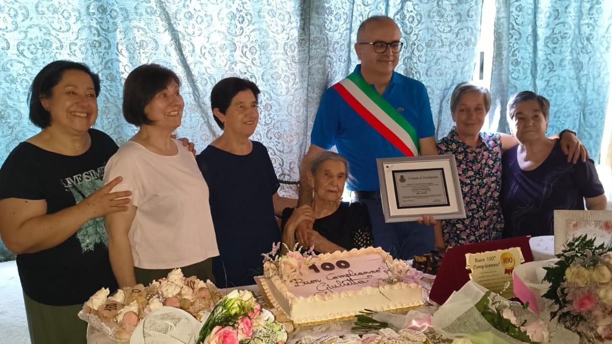 Il paese in festa per il secolo di vita di nonna Giulietta – La storia