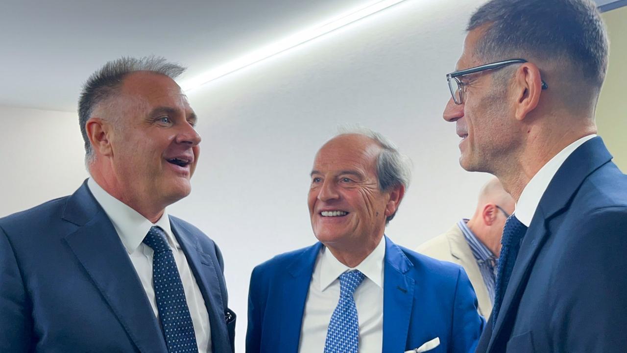 Al centro nella foto, l'ex presidente Confindustria Sardegna Maurizio De Pascale