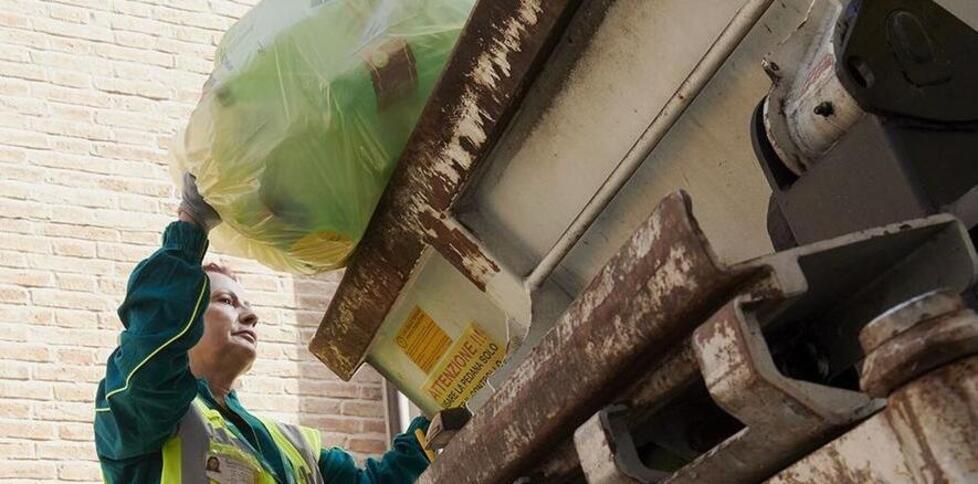 Bollette rifiuti più care per tutti: scoppia la rivolta delle imprese