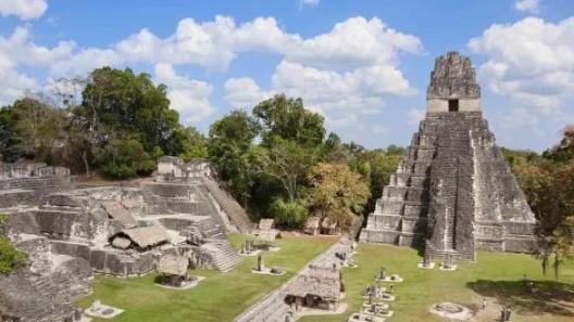 L’antica civiltà Maya, le stelle e i pianeti: i geroglifici svelano il nome dello scienziato che si occupava dei calcoli astronomici – La scoperta è straordinaria
