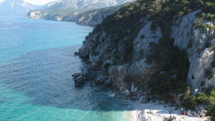 Scalatore cade da una parete a Cala Gonone