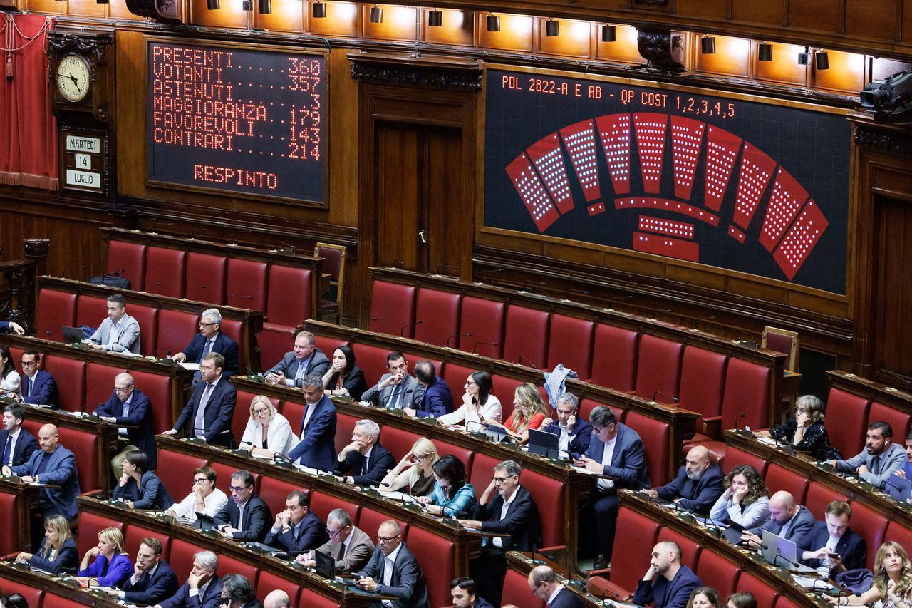 Legge elettorale, Governo battuto: è caccia ai franchi tiratori. Giorgia Meloni: «Ha vinto la palude»