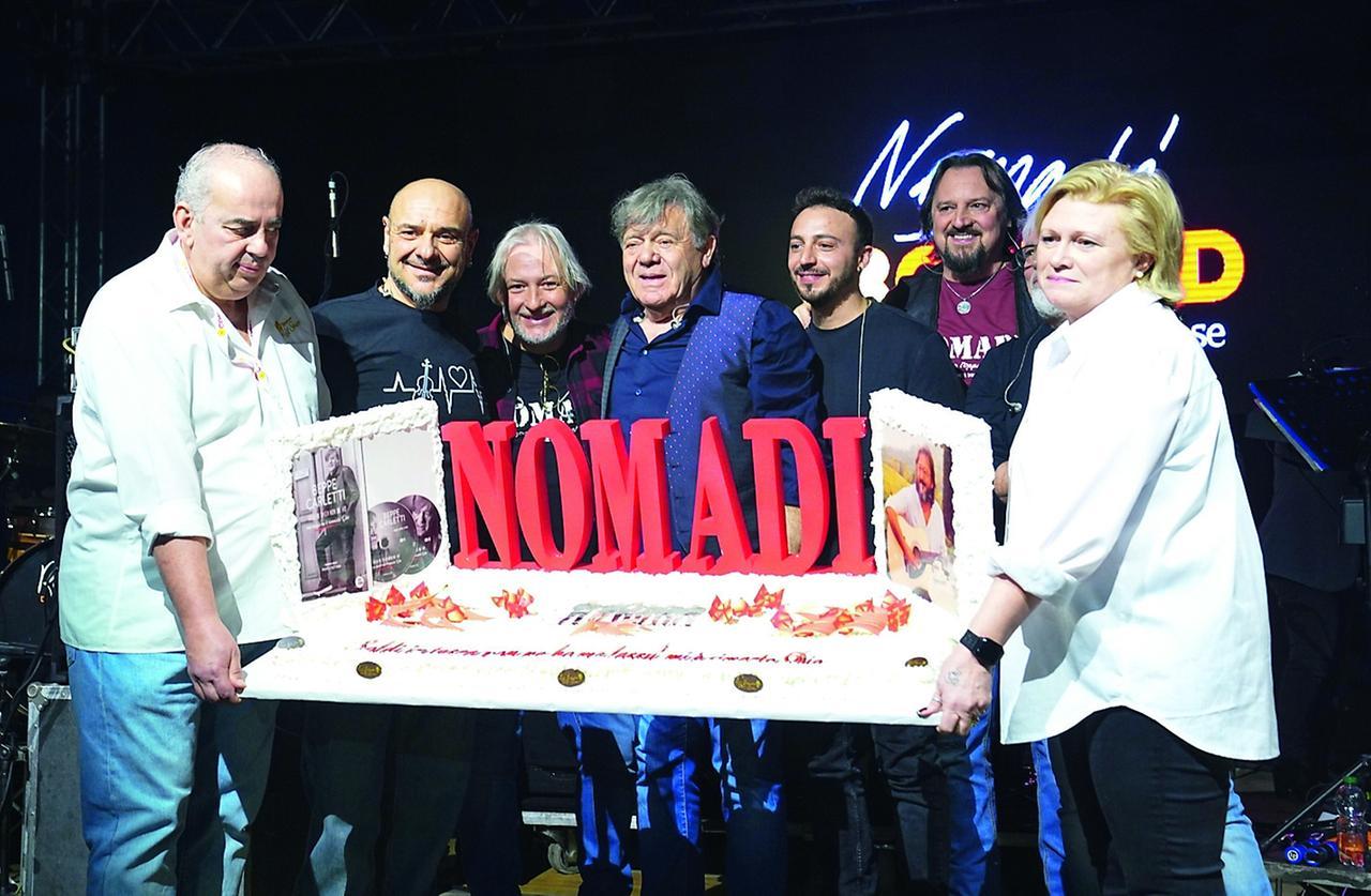 I Nomadi in concerto alle 21 in piazza Prampolini, Carletti: «La musica non fa sentire il peso degli anni»