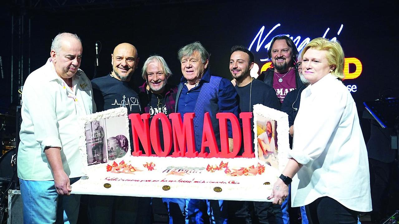I Nomadi in concerto alle 21 in piazza Prampolini, Carletti: «La musica non fa sentire il peso degli anni»