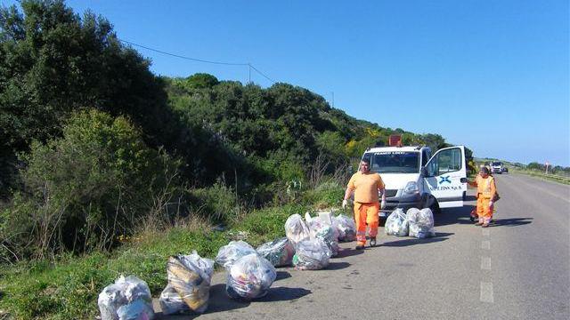 .
STRADA CASTELSARDO-SANTA TERESA - RACCOLTA RIFIUTI DEGLI OPERAI MULTISS