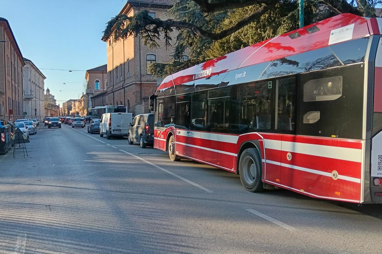 Cantiere in via Cittadella a Ferrara, gli autobus deviano: ecco cosa cambia