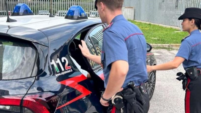 Cento, doppia aggressione a forze dell’ordine e sanitari: arrestati un 25enne e un 50enne