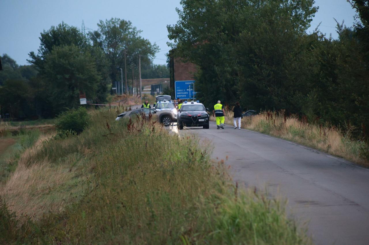 Frontale tra due auto durante il temporale: morto un uomo a Bomporto