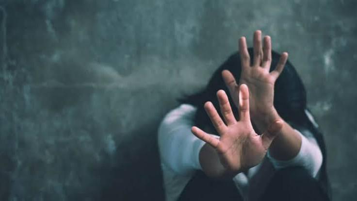 Ferrara, 19enne aggredita nel bagno di un bar: l’uomo a processo per violenza sessuale