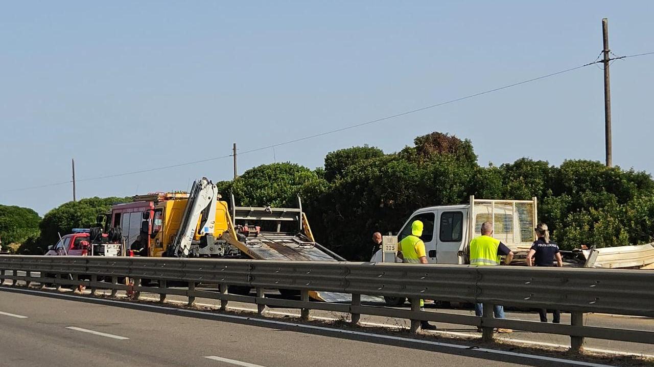 Porto Torres, scontro fra un’auto e un furgone: ci sono feriti