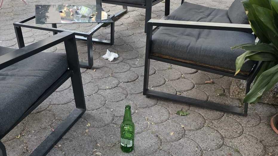 Bottiglie sparse e tavoli rotti allo Sweet di viale Balducci