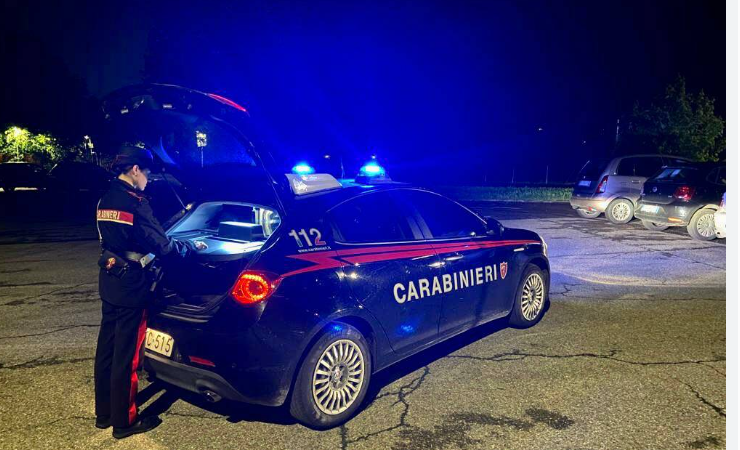 Aggredisce un automobilista perché fatica a superarlo con l’auto: denunciato un 30enne