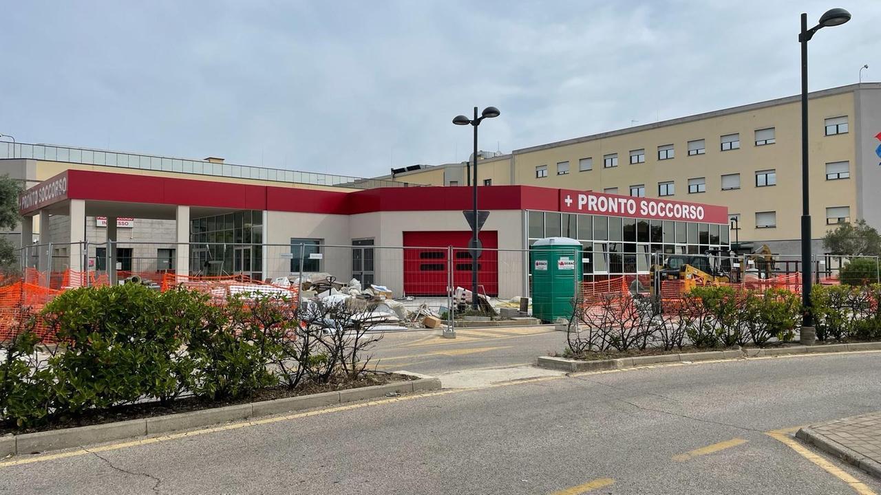 Panico nella notte al pronto soccorso di Olbia: spruzzato spray al peperoncino nella sala d’attesa