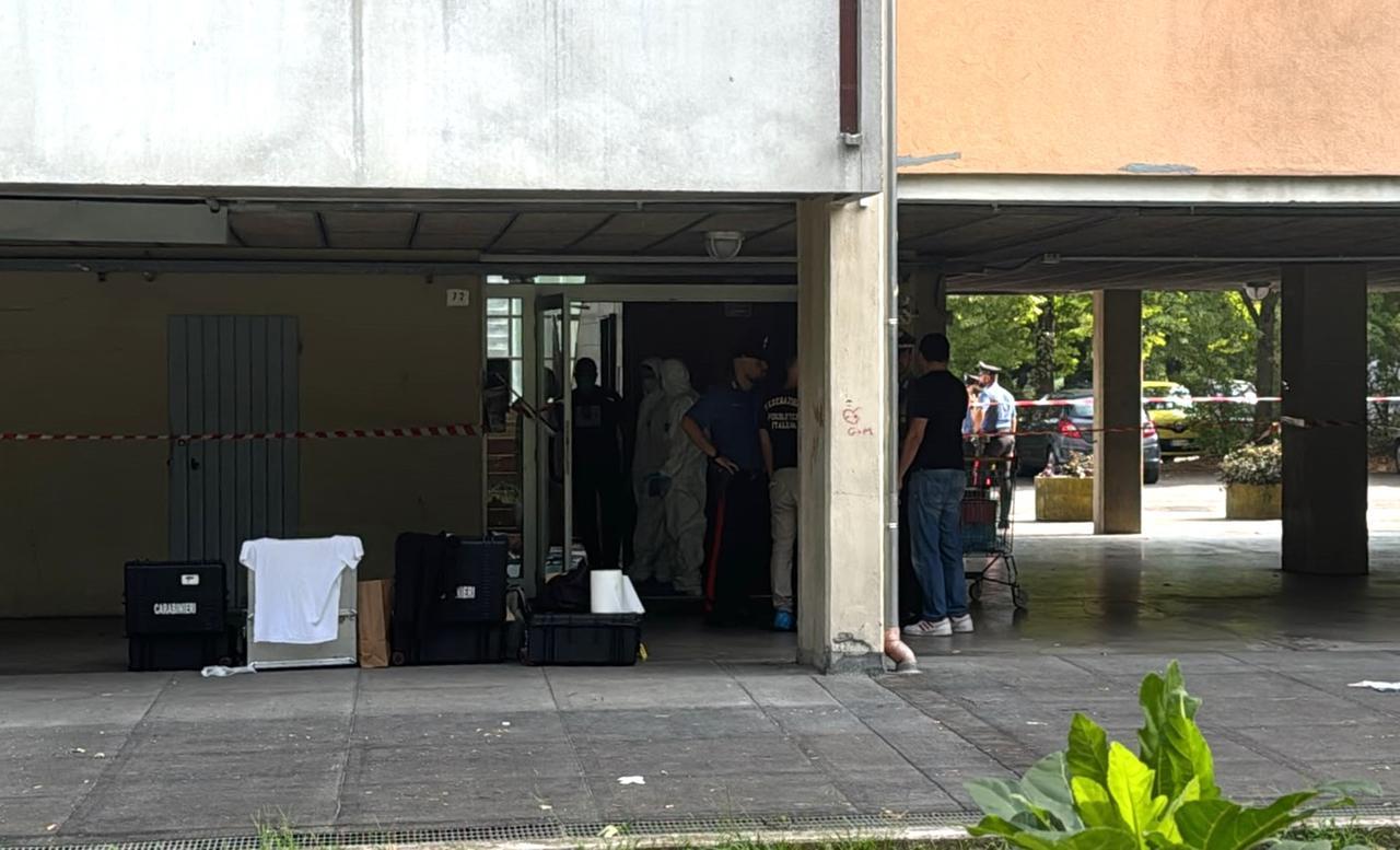 Omicidio a Modena: uomo accoltellato nell’androne di casa