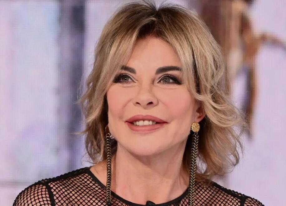 Alba Parietti e la violenza sulla violenza: «Anche le parole feriscono»