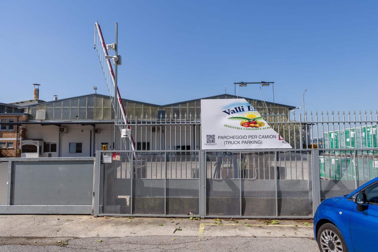 Cade dal tetto dell’azienda di Masi Torello, operaio muore dopo ore di agonia