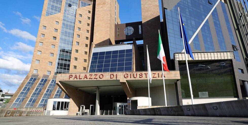 Piombino, violenza sessuale sulla figlia: condannati madre e amico<br>
