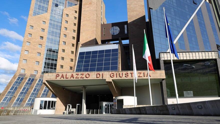 Piombino, violenza sessuale sulla figlia: condannati madre e amico<br>