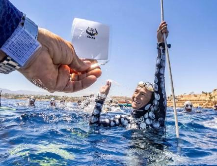 Immensa Chiara Obino, l’apneista cagliaritana segno un nuovo record a Sharm El Sheikh