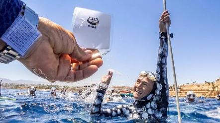 Immensa Chiara Obino, l’apneista cagliaritana segno un nuovo record a Sharm El Sheikh