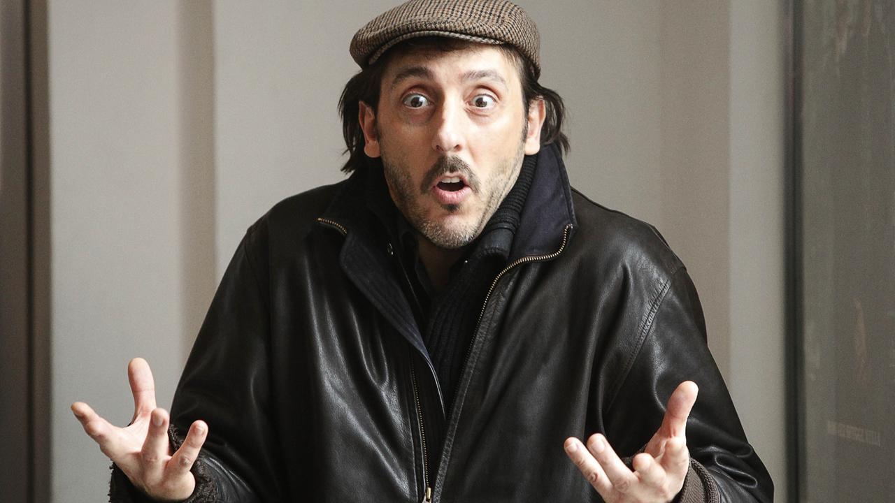 Matteo Garrone dona 300mila euro e salva Massimo Ceccherini dal crac: debiti per 1,4 milioni dopo anni di gioco d’azzardo