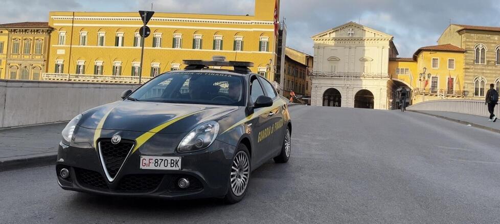Pisa, scoperti venti lavoratori in nero in ristoranti e stabilimenti balneari