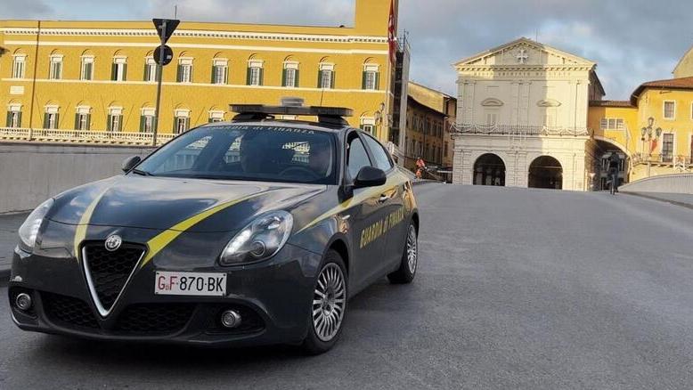 Pisa, scoperti venti lavoratori in nero in ristoranti e stabilimenti balneari