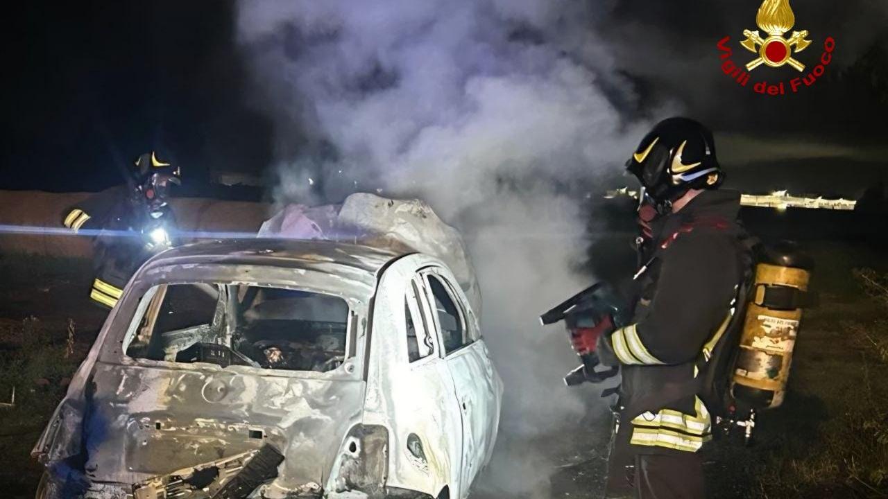 Auto data alle fiamme a Correggio: cosa è successo nella notte
