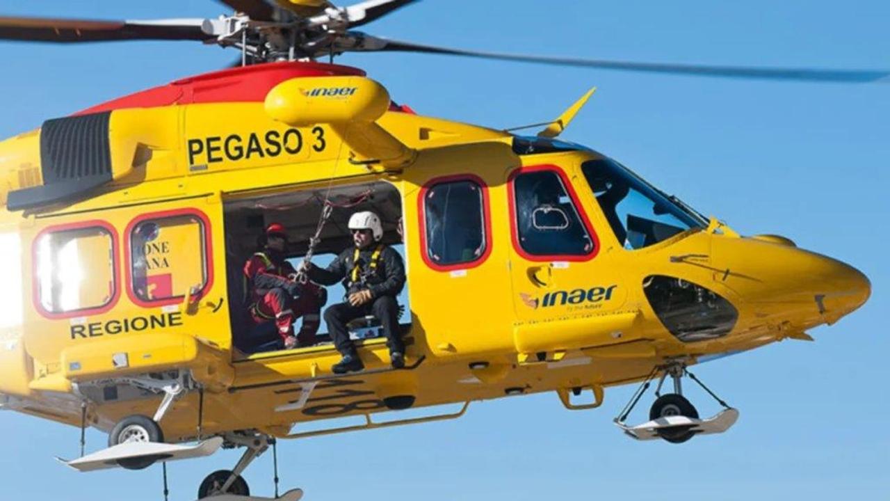 Frane sulle Apuane, c’è un 28enne bloccato dopo una caduta di 35 metri – Soccorsi in azione