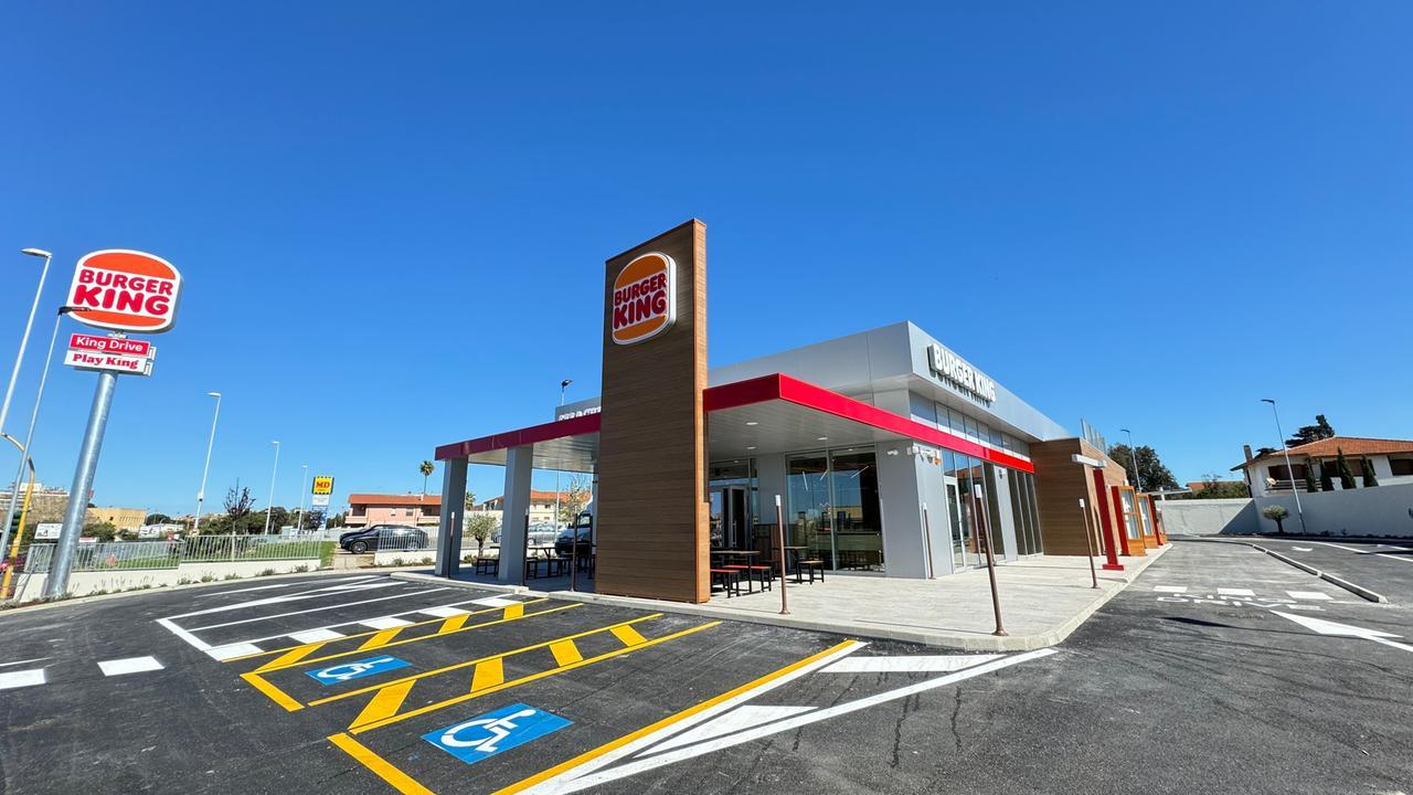 Caldo estremo, il Burger King diventa un rifugio climatico