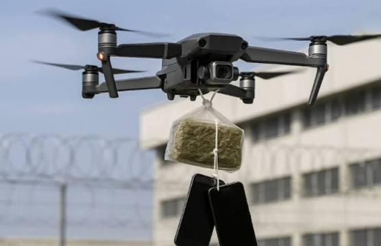 Prato, un drone scarica cinque smartphone dentro il carcere della Dogaia