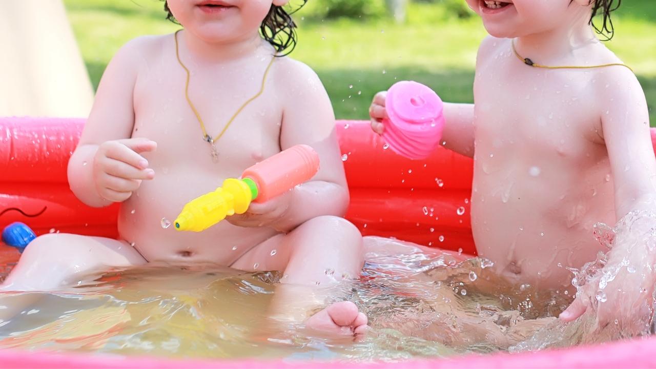 Bambino di 2 anni rischia di annegare nella piscinetta a Montignoso – Trasportato al Meyer in elicottero