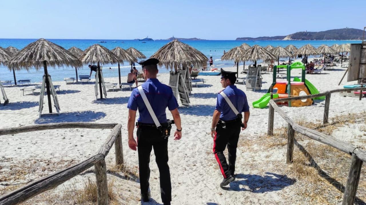 Caldo record, ennesima tragedia in spiaggia: ha un malore e muore annegato