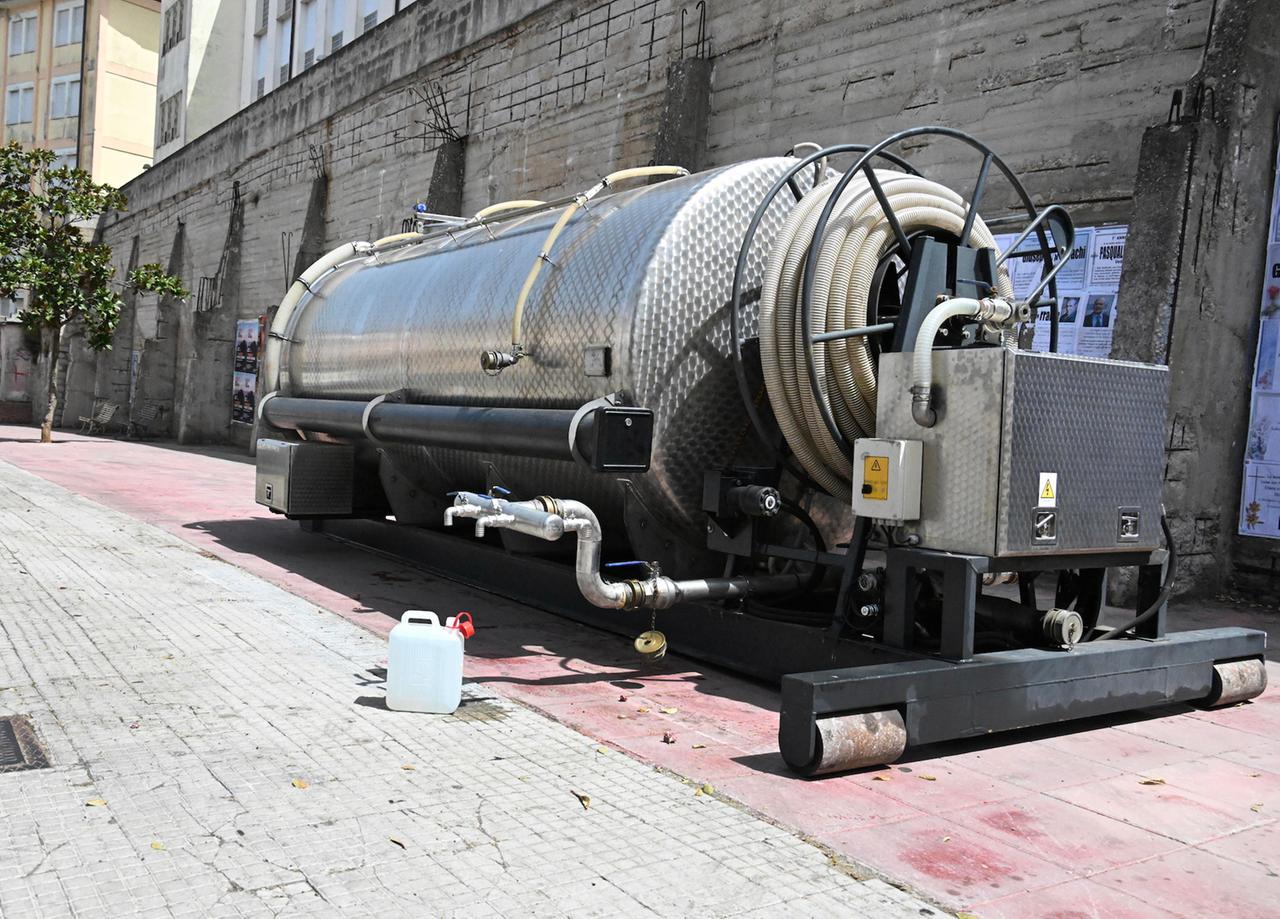 Emergenza idrica, in centro storico arrivano le autobotti: ecco quando verrà chiusa la linea