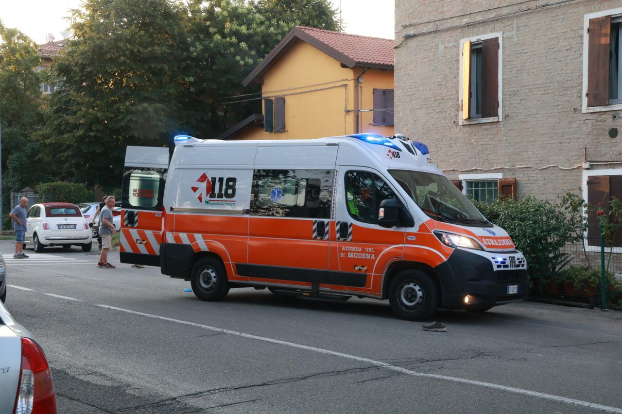 Incidente mortale a Modena: pedone investito da un’auto