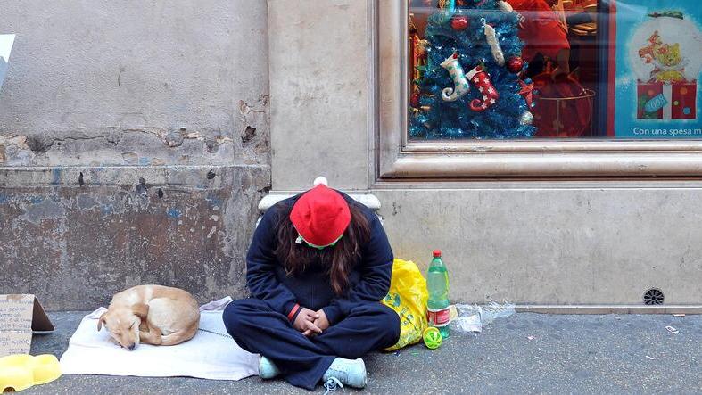 Pisa, senza casa e servizi sociali: “record” di poveri alla Caritas<br>