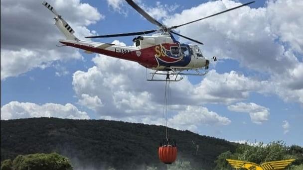 Incendi a Burgos, Olzai e Ploaghe, elicotteri in azione e allerta arancione in Sardegna