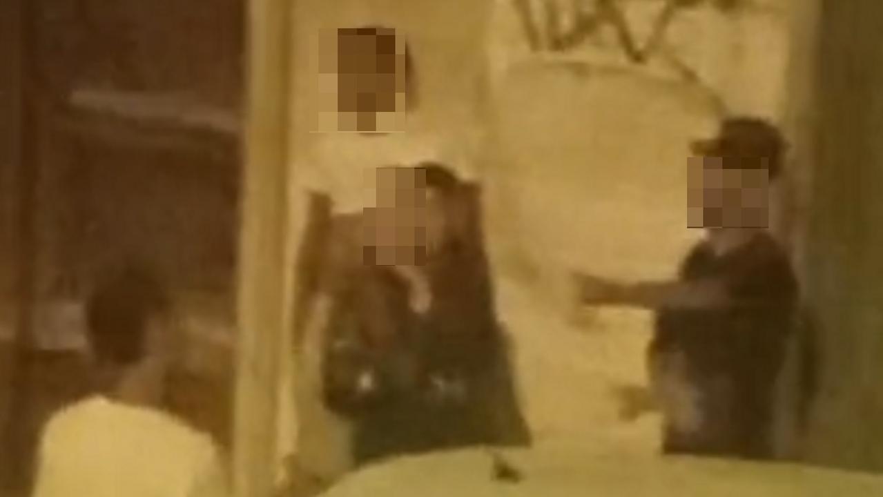 Una foto scattata dai residenti durante la nottata