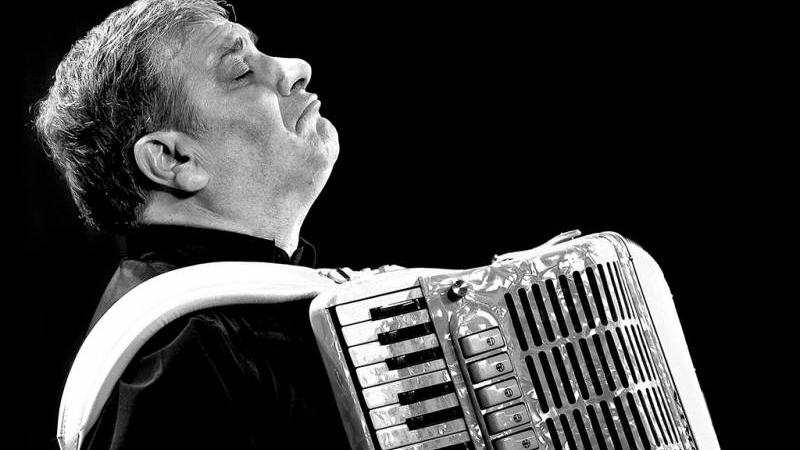 Caldo torrido, il concerto di Fabio Ceccarelli cambia sede – Ecco dove