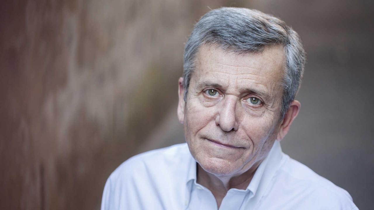 Maurizio Micheli: «Al cinema l’Ia farà rivivere John Wayne, a teatro ci vogliono attori in carne e ossa»
