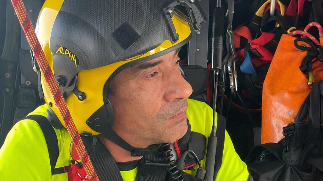 Tragedia durante l’addestramento sul lago del Temo, muore un vigile del fuoco: cosa è successo e chi è la vittima