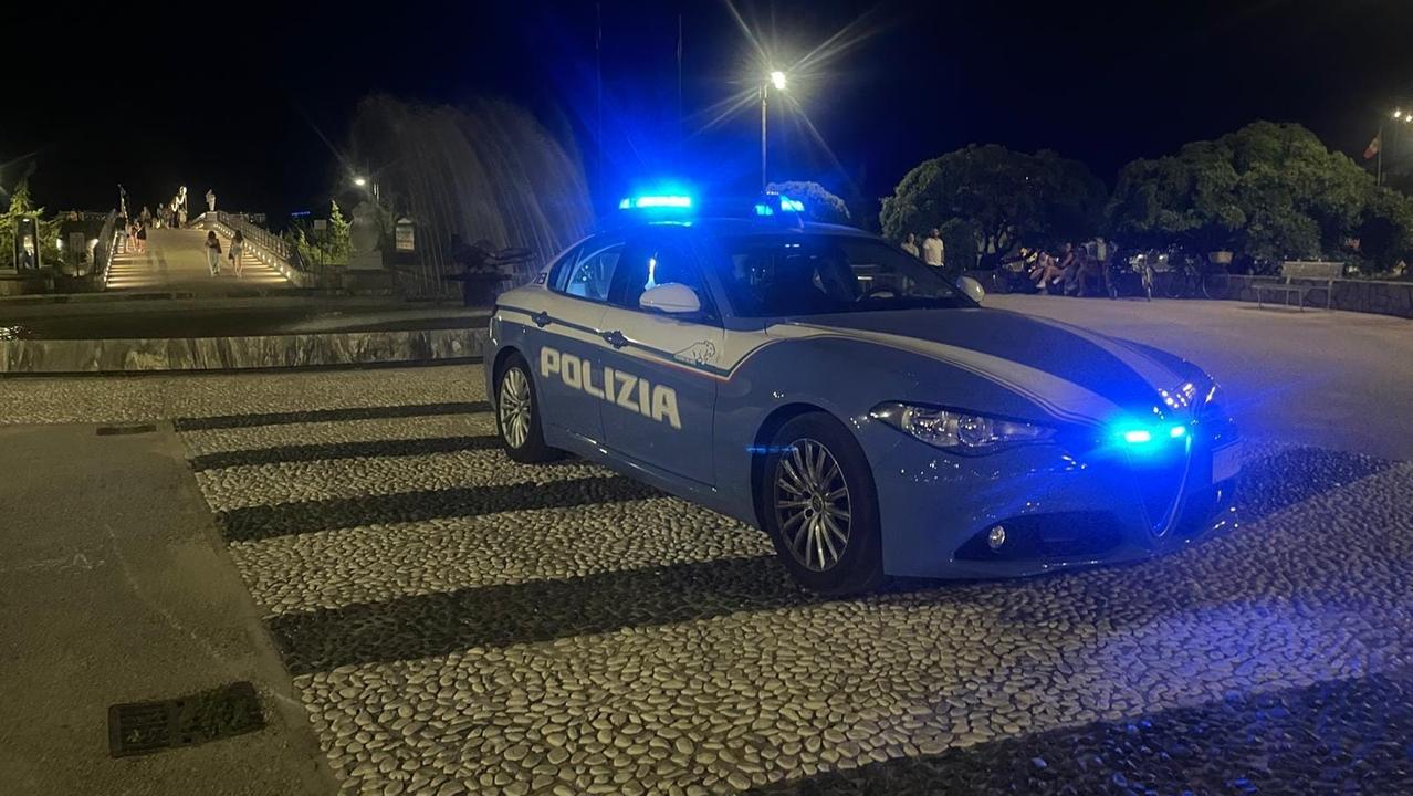 Una volante della polizia (foto d'archivio)