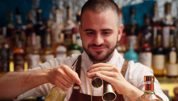 Bartender in vetrina: un olbiese nel Drink team 2026/2027